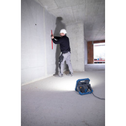 Professional Mobilny hybrydowy reflektor LED BS 8050 MH, Bosch Professional 18V System, 7900lm, IP55